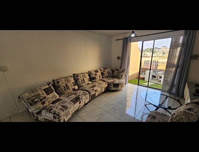 3 BEDROOM TOWNHOUSE FOR SALE IN MONDEOR